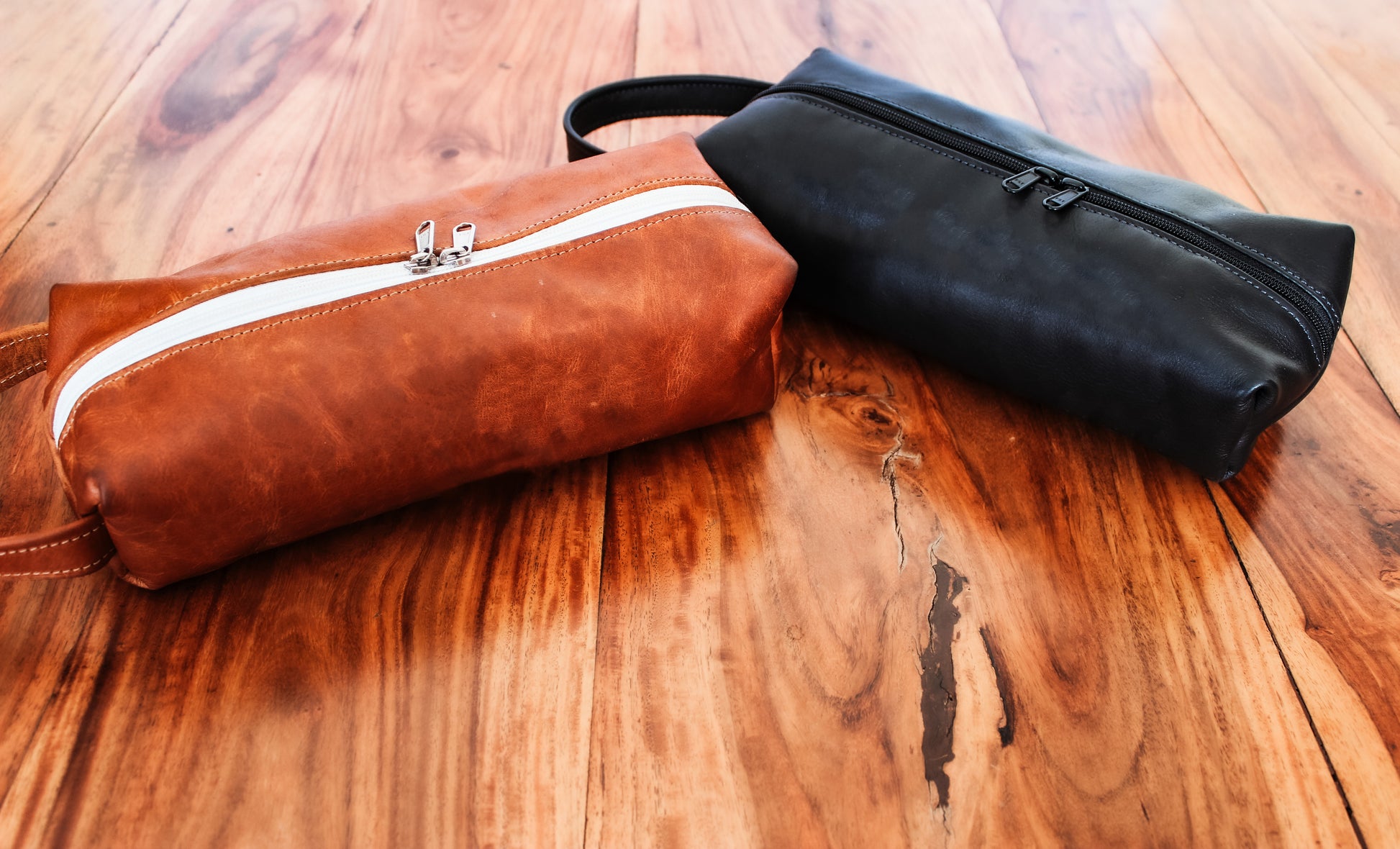 Lined leather toiletry bag 